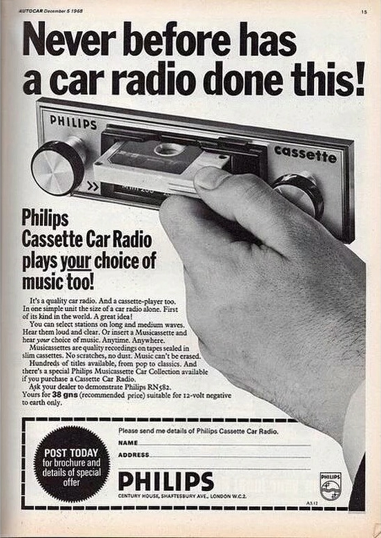 British print advertisement for the Philips RN 582