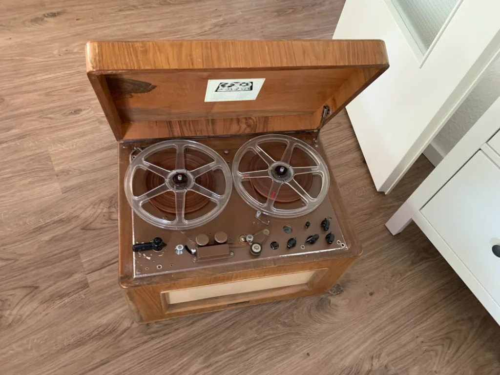 A fully restored Dynavox recorder