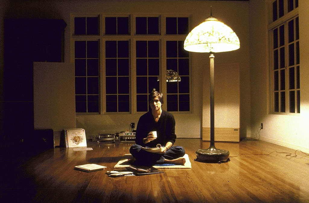 Steve Jobs with his home Hi-Fi system around 1982