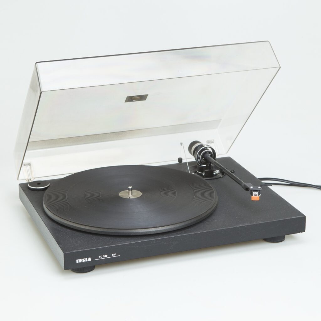 Tesla NC-500 Turntable