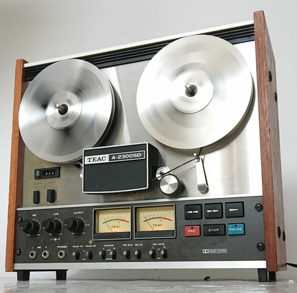 The TEAC A-2300SD incorporated "Dolby B" noise reduction to reduce tape hiss