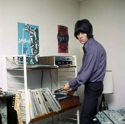 Jeff Beck and his Hi-Fi system in his London apartment