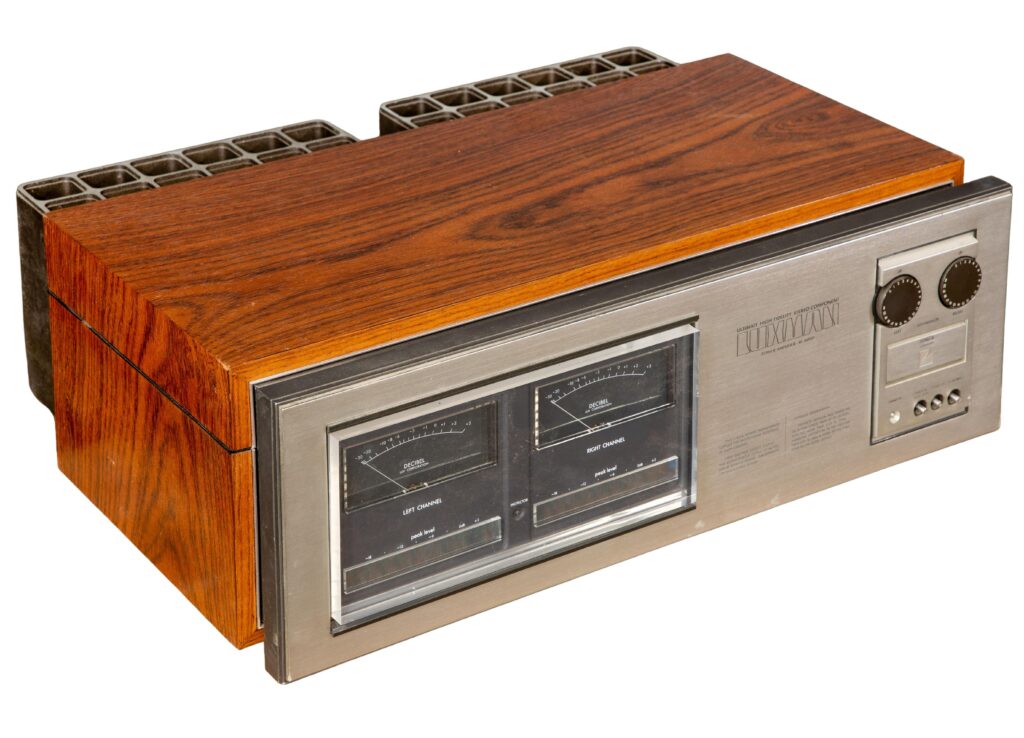 Luxman M-6000 power amplifier