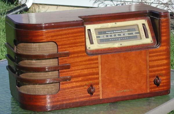 General Electric HM-136 FM radio