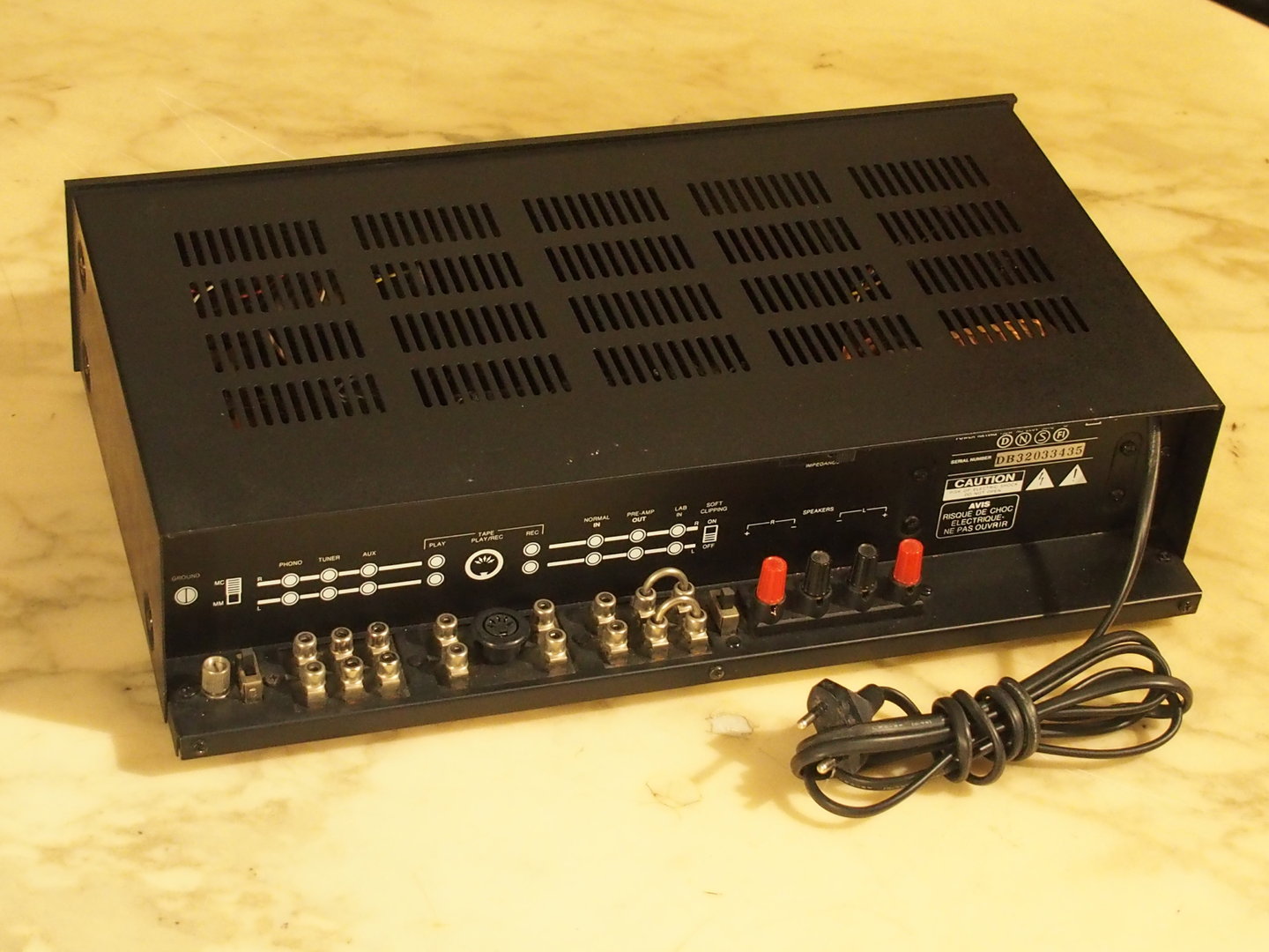 NAD 3020B rear panel with improved speaker binding posts