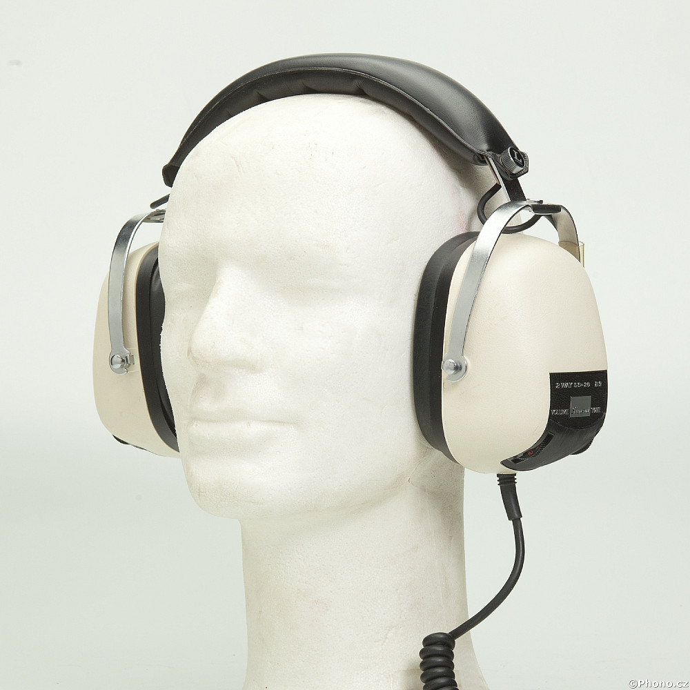 Here's a pair of Sansui SS-20s