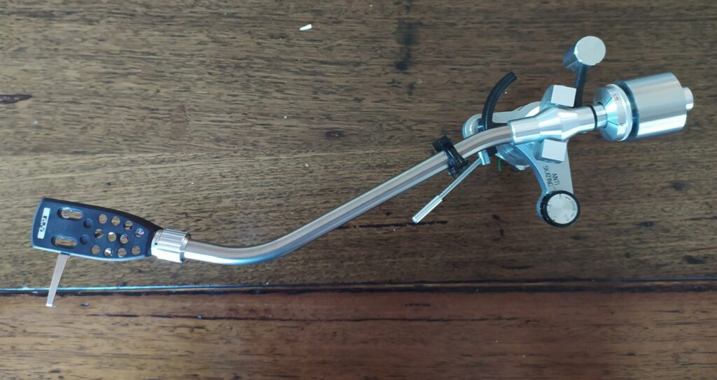 The original Rega Planar tonearm, the RB200
